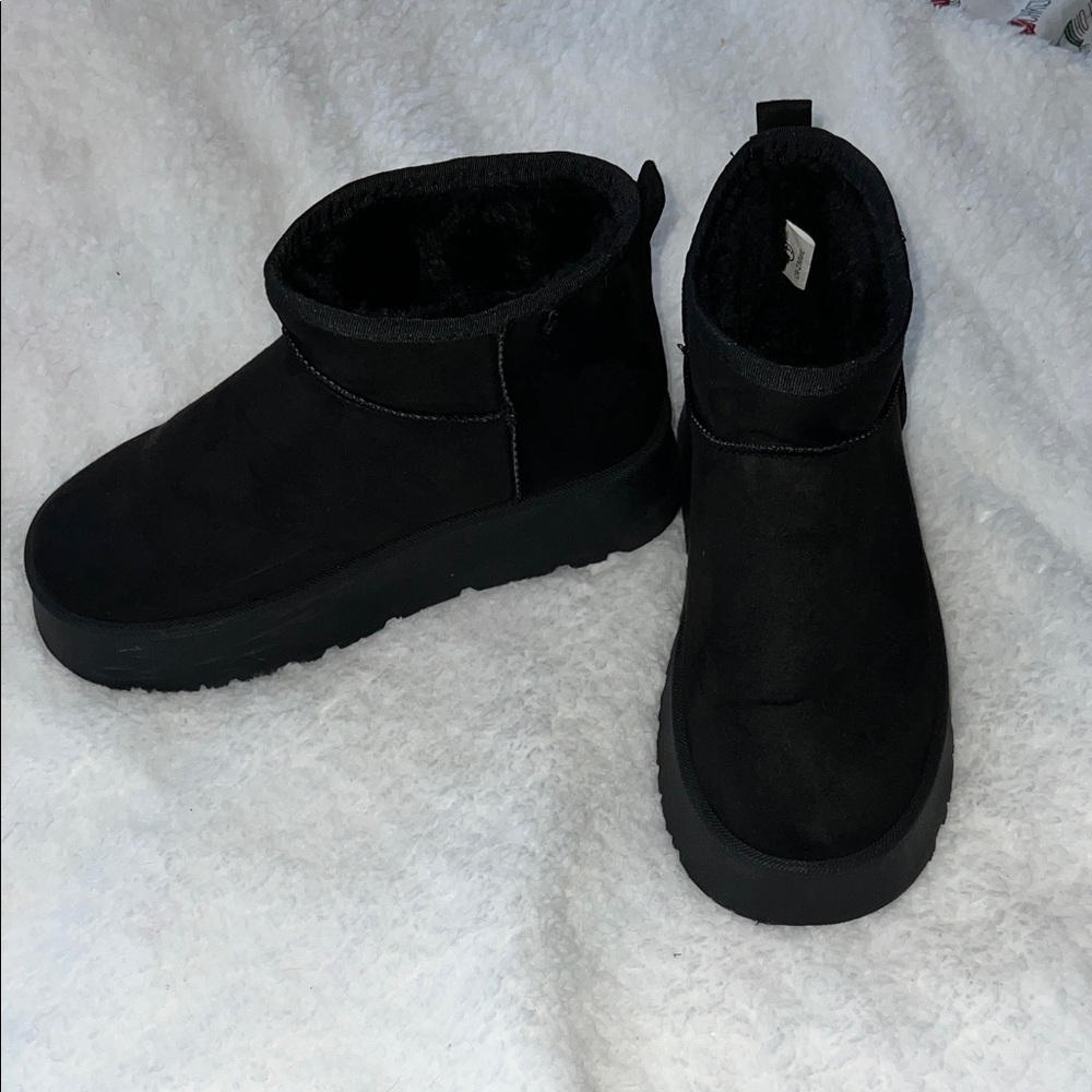 Women’s Black Ankle Boots with Fuzzy Inside